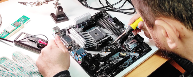 Наш мастер за работой